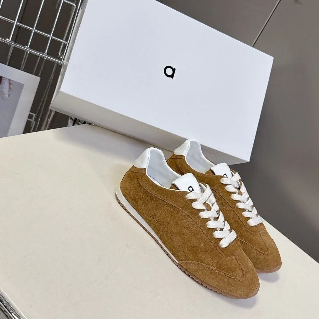 Kids Shoes Women - European-style Women's White Sneakers. 2026 Summer