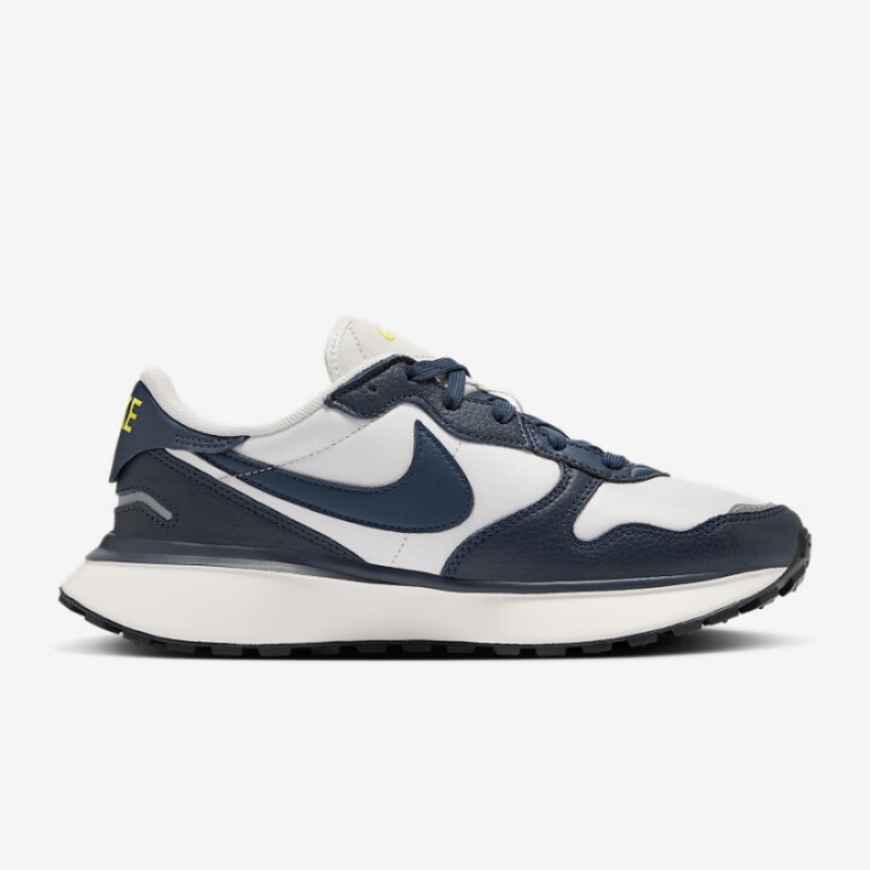Nike Retro-Style Waffle Shoes  - Women Shoes Must Have avis et prix
